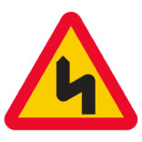 A2 Varning för flera farliga kurvor skylt