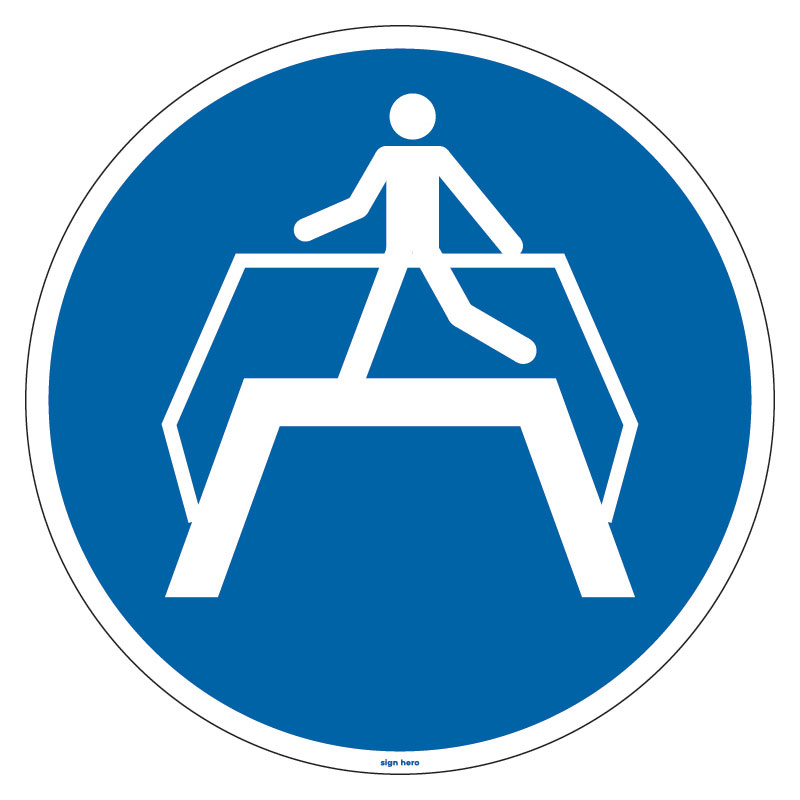 M023 M023 Använd gångbro skylt